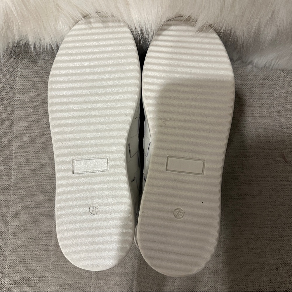 Diba True Juliana 7.5 Sneaker - Never Worn - Picture 6 of 6